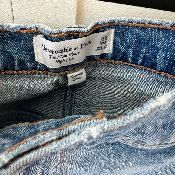 Abercrombie & Fitch NWT Mom Short‎ High Rise Curve Love Jean Shorts Size 20 - Picture 2 of 12